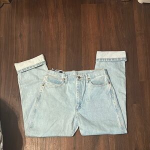 15x32 Lightwash blue Relaxed “cowboy cut” Fit wrangler Jeans